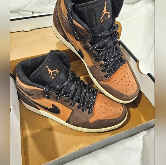 Nike Men's Air Jordan 1 Mid SE Brown Leather Shoe Size w/COA - Size 8 | Euro 41 - Picture 8 of 8